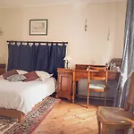 Chateau De Grosfy Nocleg ze śniadaniem 3*