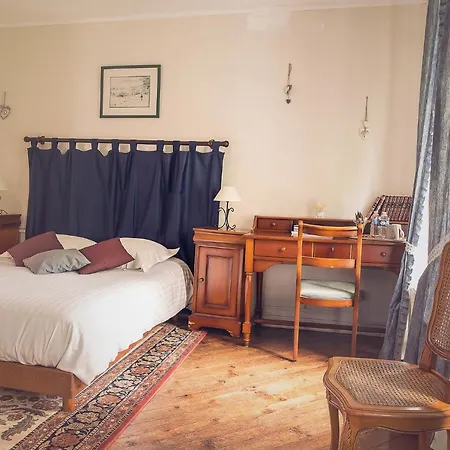Chateau De Grosfy Bed & Breakfast 3*