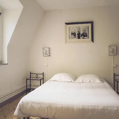 Bed & Breakfast Chateau De Grosfy 3*