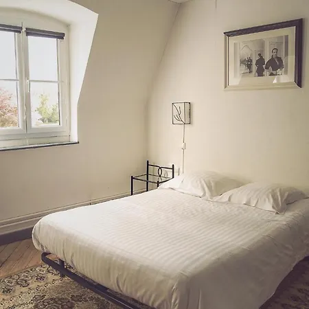 Chateau De Grosfy Bed & Breakfast 3*
