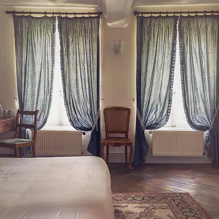 Chateau De Grosfy Couette-café 3*