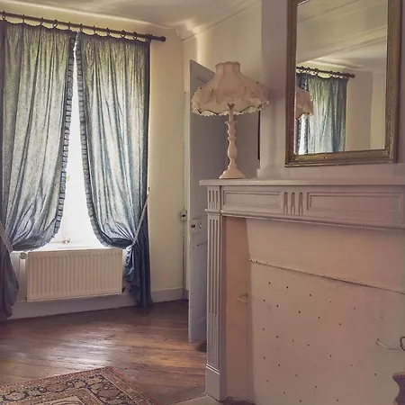 Chateau De Grosfy Bed & Breakfast 3*