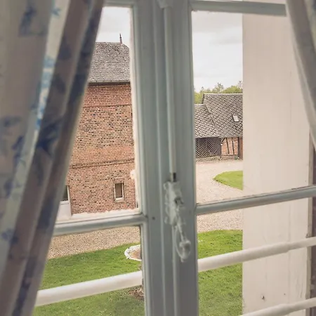 Chateau De Grosfy Bed & Breakfast