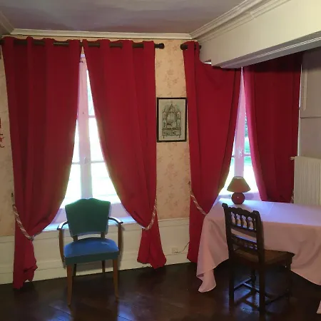 Chateau De Grosfy Couette-café 3*