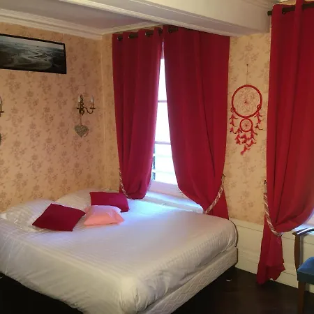 Chateau De Grosfy Couette-café 3*