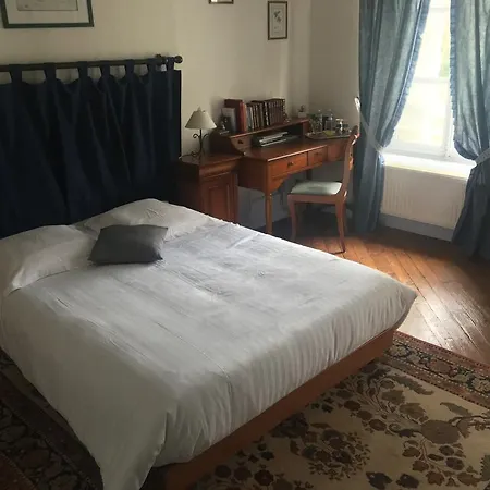Bed & Breakfast Chateau De Grosfy 3*