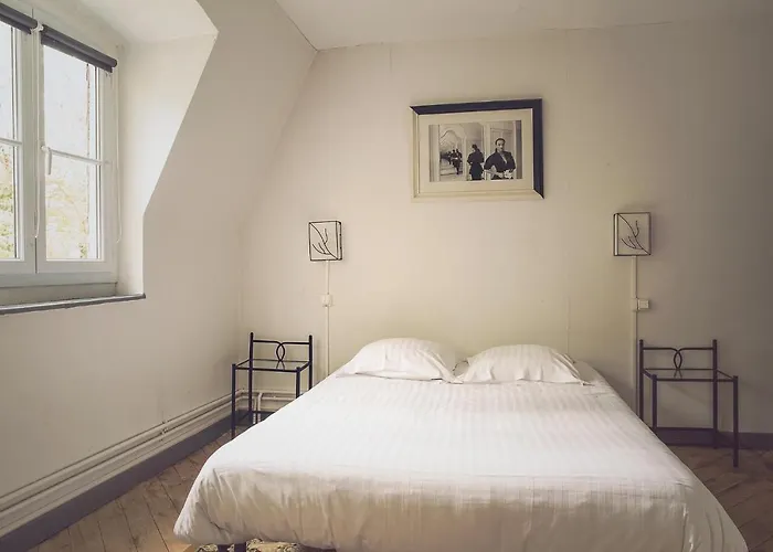 Bed & Breakfast Chateau De Grosfy 3*