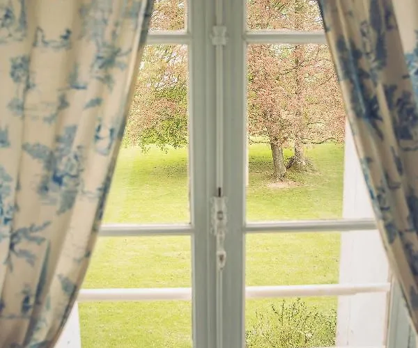 Chateau De Grosfy Bed & Breakfast